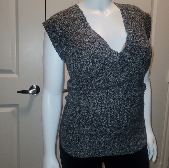Exhilaration grey vneck sweater vest size small - Picture 6 of 11